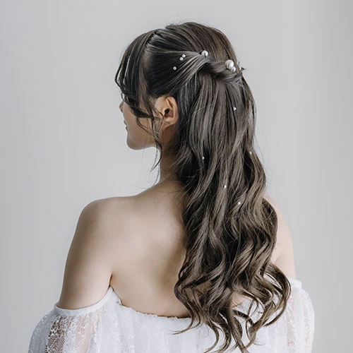 披露宴の花嫁ヘアメイク